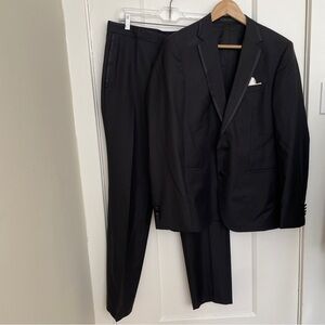 HUGO BOSS Tuxedo Suit in a Silk/ Wool Blend, Great‎ Condition
